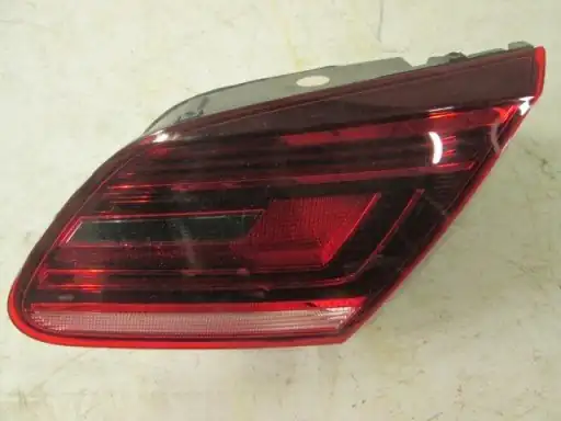 Volkswagen Passat CC 2012-2017 Model Arası Sağ Arka İç Stop Bagaj Kısmı