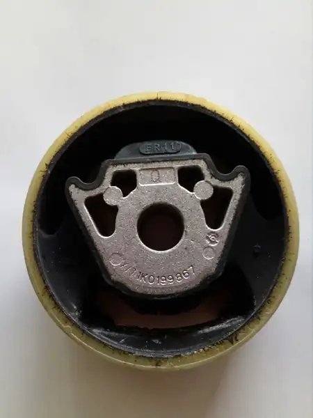 Audi A3 2004 - 2013 Model Arası Travers Takozu Alt  İthal Ürün